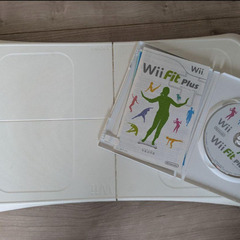 Nintendo Wii 本体 + Wii Fit Plus+Wii周辺機器の画像