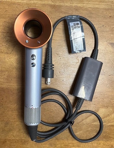 disonDyson Supersonic Ionic HD03 付属品あり。