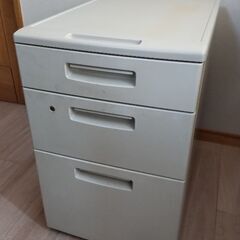 無料！差し上げます。コクヨ  ローラー付袖机  オフィスデスク