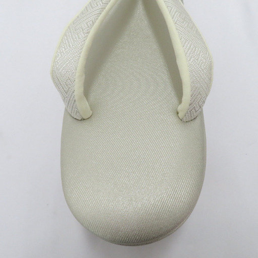 草履 白梅謹製 礼装用 Lサイズ 3枚芯 フォーマル ホワイト×シルバー系・シャンパンゴールド 紗綾形 24.5cm 日本製 牛皮底面 新品 【キモノオフ野々市若松店】