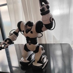 おもちゃのロボットの画像