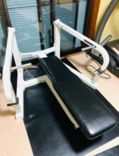 ボディーメーカー　ダンベル　胸筋　腕筋