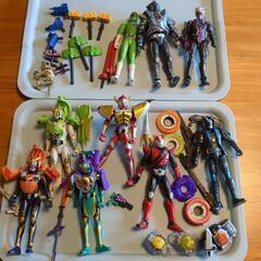 仮面ライダー鎧武など、動くフィギュアセット