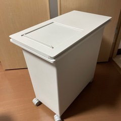 【取引進行中】無印　ゴミ箱　蓋・キャスター付