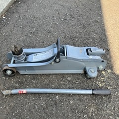 只今取り引き中　
2t ローダウン油圧ジャッキ 