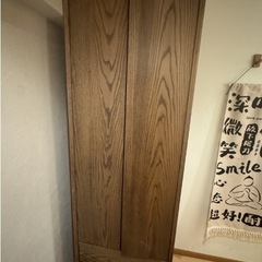 【無料】天然木の机とキャビネットの画像