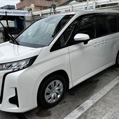 沖縄旅行に必須です。レンタカー令和6年登録トヨタノア - 沖縄市