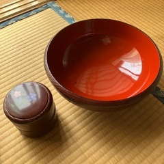 大きな鉢と小さな小物入れ