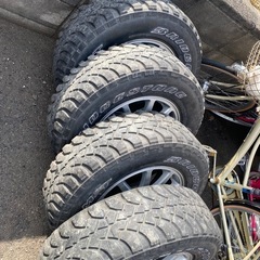  セール中M/Tタイヤ215/75r15の画像