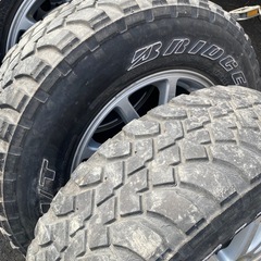  セール中M/Tタイヤ215/75r15の画像