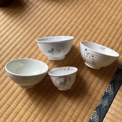 ご飯茶碗とお子様用の湯呑みの画像