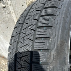 スタッドレスタイヤ 4本 225/60/R18の画像