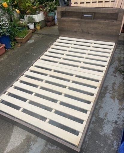 宮付き セミダブルベッドフレーム 配送設置料込み