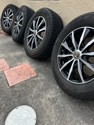 2021年製　スタッドレスタイヤ　取りに来られる方