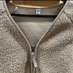 UNIQLO  ユニクロ　ベージュ　レディースMサイズ　ボアフリースVネック　フルジップカーディガン  の画像