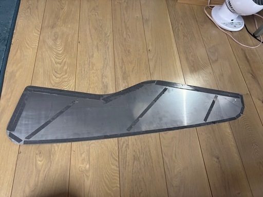 いすゞ　NEWギガ　ウィンドウパネル　ドアパネル　ウロコ模様