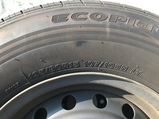 ハイエース夏タイヤ　195/80R15 107/105N

