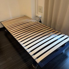 シングルベッドのフレームの画像