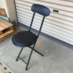 折りたたみ椅子の画像