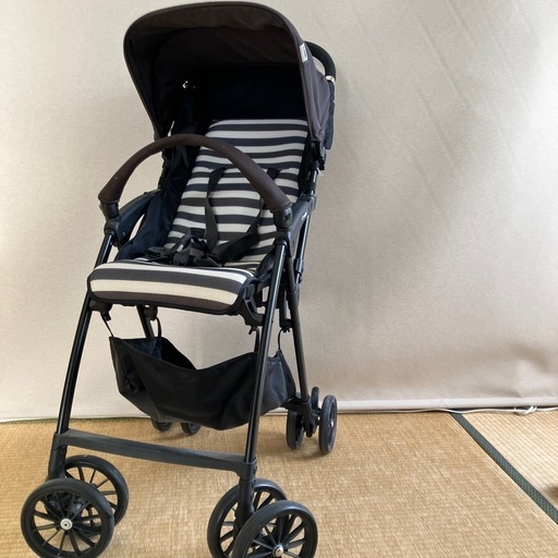 【美品】2回使用のみ　
コンビ　B型ベビーカー