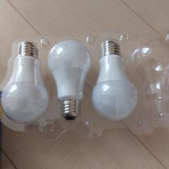 電球💡クリア一本と白色三本の画像