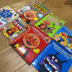 アンパンマン図鑑と絵本7冊、パズル2つ