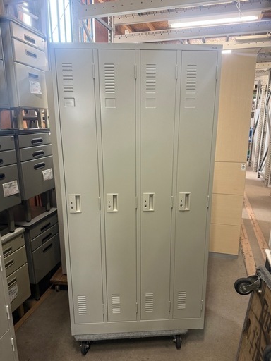 ４人用ロッカー　ＰＬＵＳ　LK-42S　在庫あり　中古