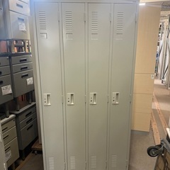 ４人用ロッカー　ＰＬＵＳ　LK-42S　在庫あり　中古