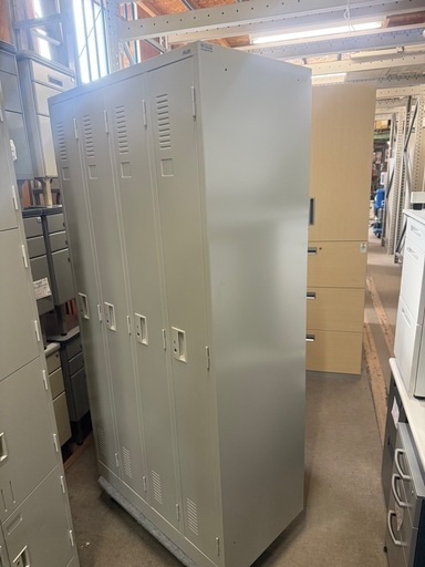 ４人用ロッカー　ＰＬＵＳ　LK-42S　在庫あり　中古