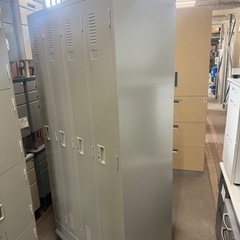 ４人用ロッカー　ＰＬＵＳ　LK-42S　在庫あり　中古の画像