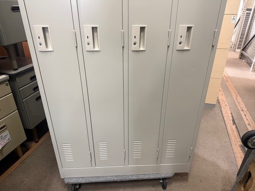 ４人用ロッカー　ＰＬＵＳ　LK-42S　在庫あり　中古