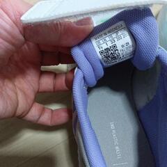 子供用スニーカーの画像
