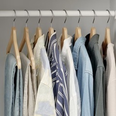 IKEA 木製ハンガー 5本
の画像