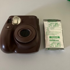 インスタントカメラ