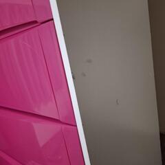 ピンクのチェスト(たんす)の画像