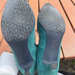 【24.5】エメラルドグリーンパンプスの画像