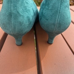 【24.5】エメラルドグリーンパンプスの画像