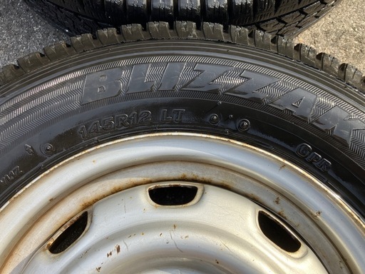 ホイール付　タイヤ　145 R12 6PR LT 4本　バリ溝　スタッドレス