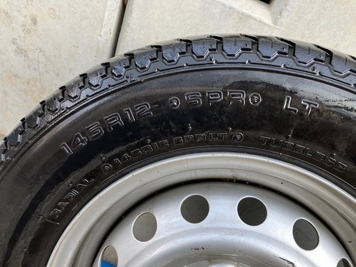 ホイール付　タイヤ　145 R12 6PR LT 4本。