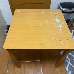 無料】テーブル差し上げます！近隣であれば配送も可能（阪大病院前駅付近）の画像