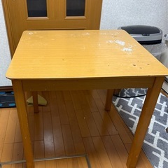 無料】テーブル差し上げます！近隣であれば配送も可能（阪大病院前駅付近）の画像
