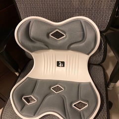  DEZIYUA（デズヤ) 骨盤サポートチェア 　【ドイツ レッド•ドット賞受賞製品】の画像