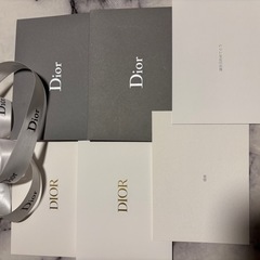 Dior空箱、メッセージカード、リボンのセットの画像