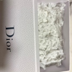 Dior空箱、メッセージカード、リボンのセットの画像