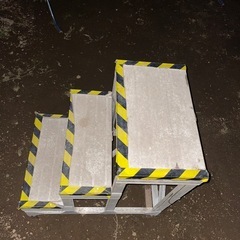 アルミ製の階段　脚立の画像