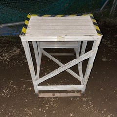 アルミ製の階段　脚立の画像