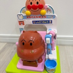 歯がくるりんでピッカピカ！アンパンマンおしゃべりはいしゃさん