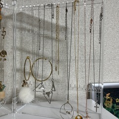 イヤリングとネックレスのセットの画像