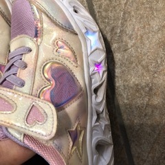 
レインブーツと 光るスニーカーの画像