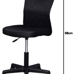 パソコンデスクとオフィスチェアの画像